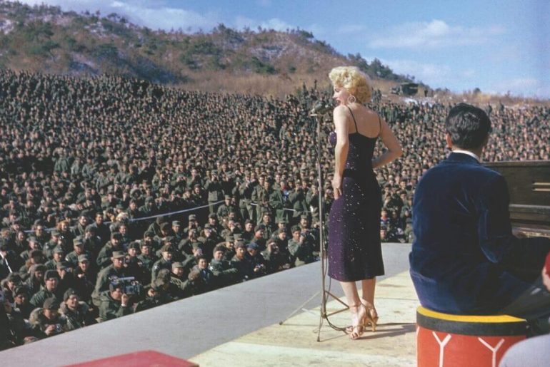 marilyn-monroe-guney-kore-konser