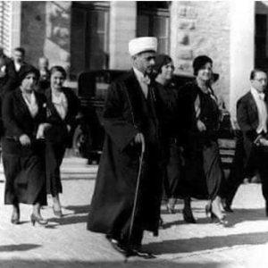 Mehmet Rıfat Börekçi ile karıştırılan Ahmet Hamdi Akseki'nin sarıklı, papyonlu ve fraklı fotoğrafı