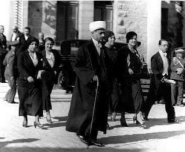 Mehmet Rıfat Börekçi ile karıştırılan Ahmet Hamdi Akseki'nin sarıklı, papyonlu ve fraklı fotoğrafı