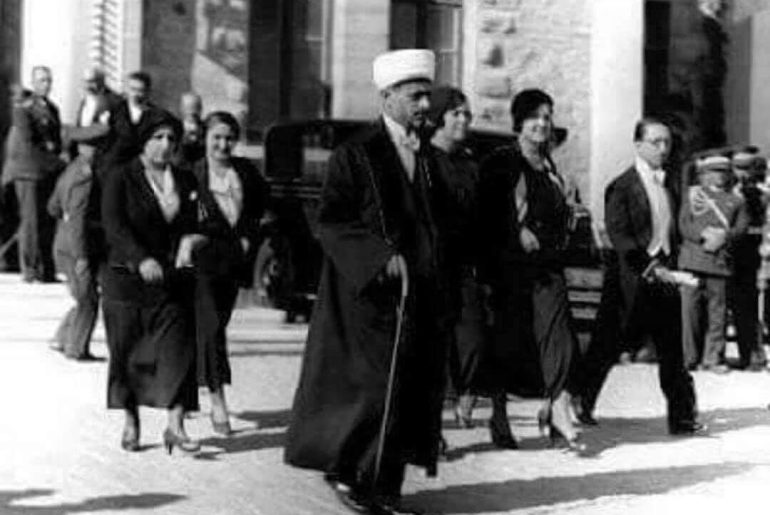 Mehmet Rıfat Börekçi ile karıştırılan Ahmet Hamdi Akseki'nin sarıklı, papyonlu ve fraklı fotoğrafı