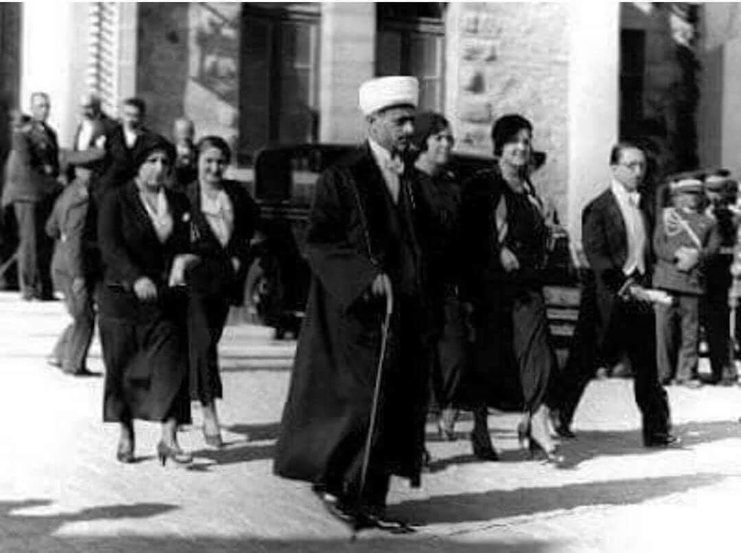 Mehmet Rıfat Börekçi ile karıştırılan Ahmet Hamdi Akseki'nin sarıklı, papyonlu ve fraklı fotoğrafı