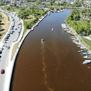 menekşe deresi kızıl renk