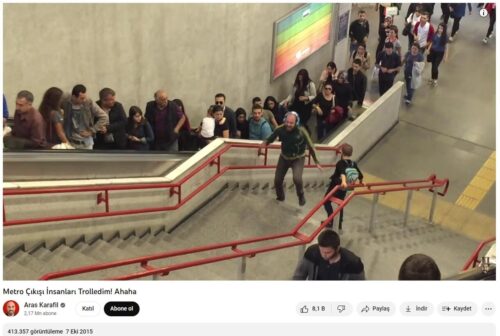 metro-merdivenlerini-sarki-soyleyerek