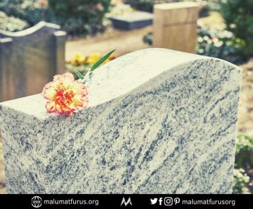 mezar taşı çiçek