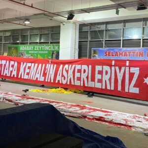 mustafa kemalin askerleriyiz pankarti