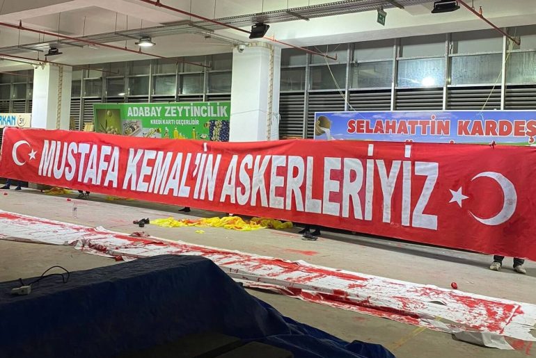 mustafa kemalin askerleriyiz pankarti