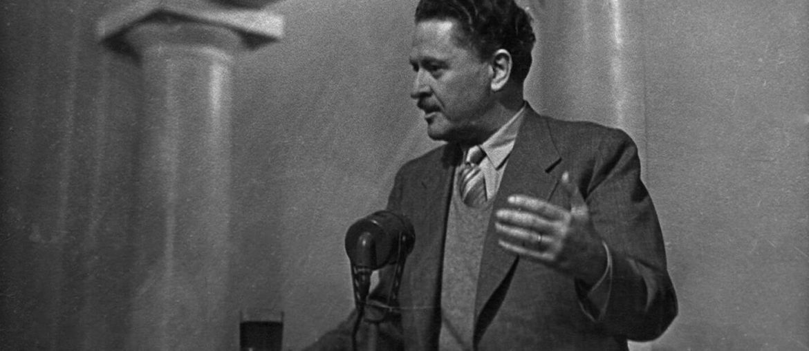 nazım hikmet konuşma yaparken