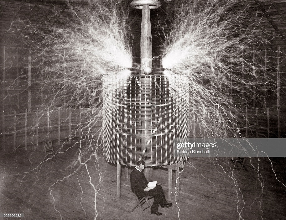 Nikola Tesla Colorado Springs'teki laboravuarında (1899) (Kaynak: Getty Images)