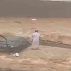 selin-ortasinda-namaz-kilan