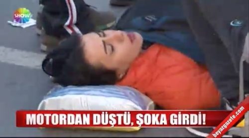 Show TV'nin "motordan düştü şoka girdi" alt bandını içeren ekran görseli