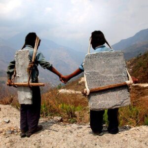 sırtında taş taşıyanlar