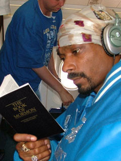Snoop Dogg Book of Mormon Okurken 