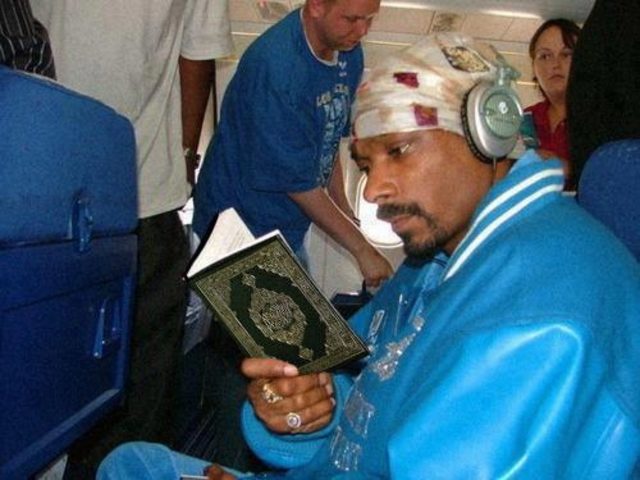 Snoop Dogg Kuran Okurken