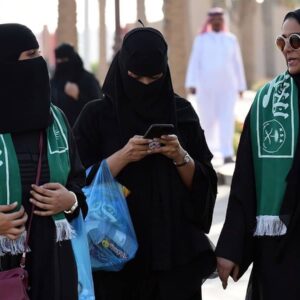 suudi-arabistan-kara-carsaf-pece