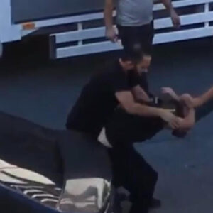 taksi-soforu-yolcuyu-dovdu