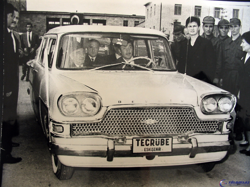 Dönemin Cumhurbaşkanı Cemal Gürsel Devrim Otomobilinin 1961 yılındaki test sürüşünde
