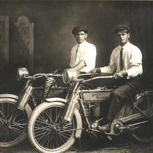 William Harley ve Arthur Davidson'ın Yer Aldığı Sanılan Fotoğraf