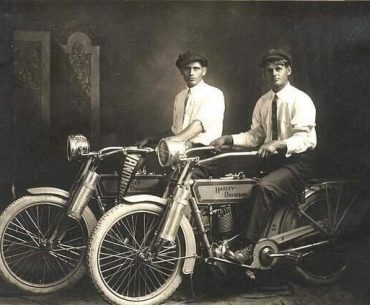 William Harley ve Arthur Davidson'ın Yer Aldığı Sanılan Fotoğraf