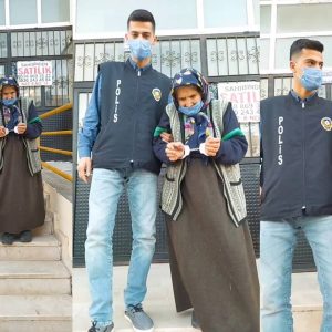 yasli-teyzeye-kelepce