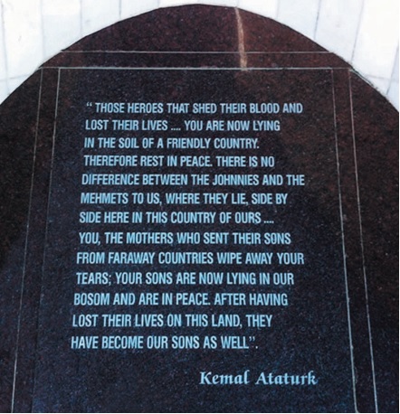 Yeni Zelanda'da Başkent Wellington'da Atatürk anıtındaki yazıt